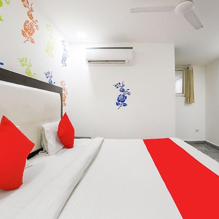 My Comfortable Hotel New Delhi Buitenkant foto