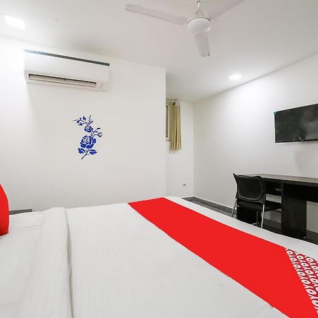 My Comfortable Hotel New Delhi Buitenkant foto