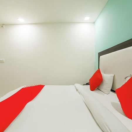 My Comfortable Hotel New Delhi Buitenkant foto