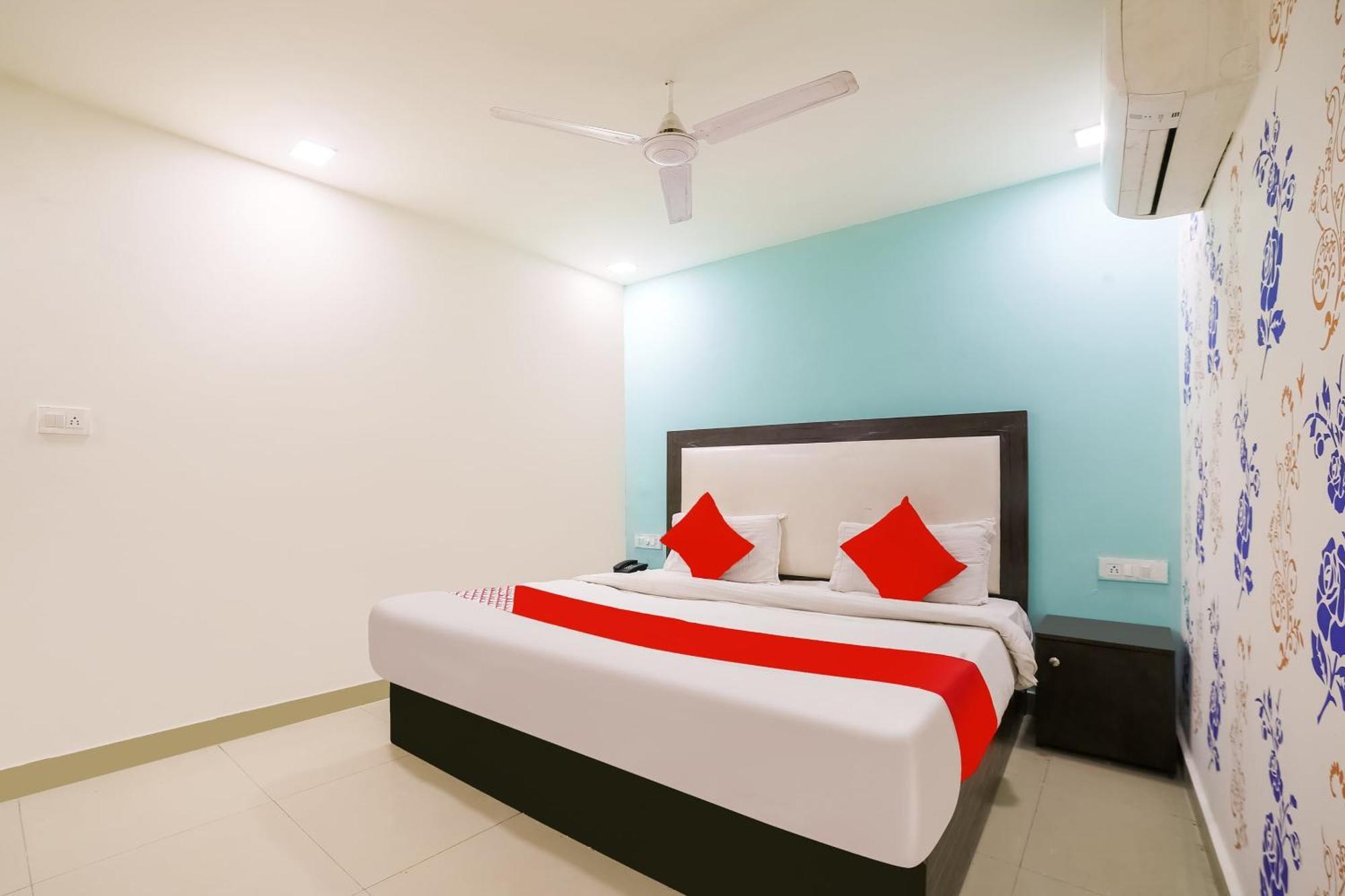 My Comfortable Hotel New Delhi Buitenkant foto