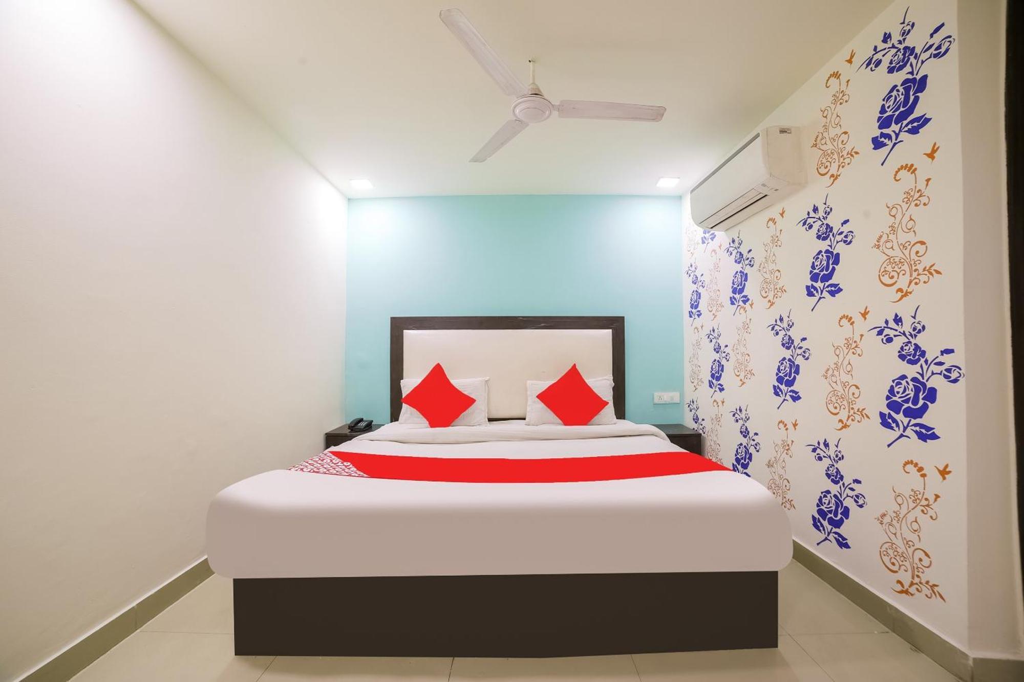 My Comfortable Hotel New Delhi Buitenkant foto