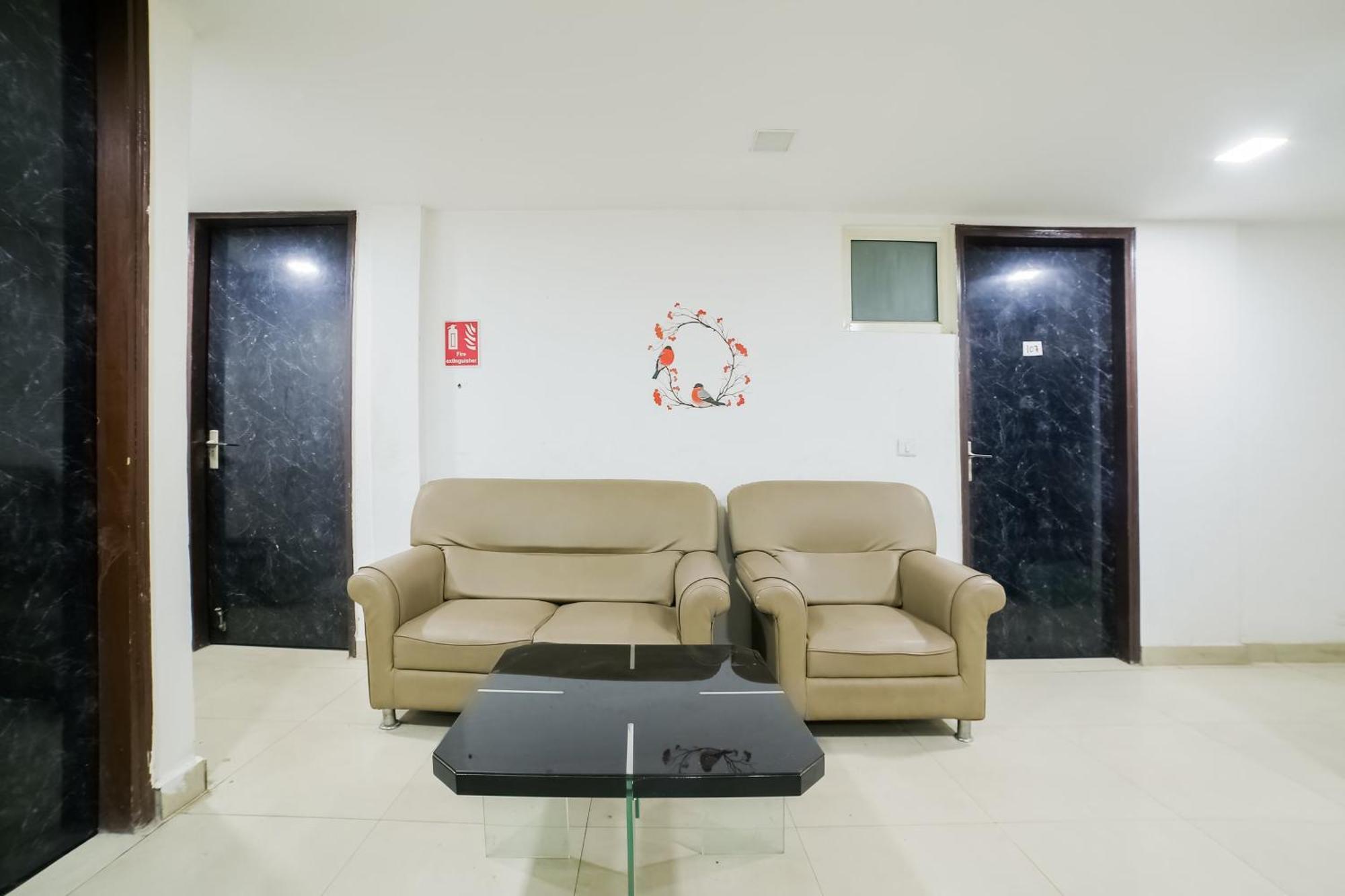 My Comfortable Hotel New Delhi Buitenkant foto