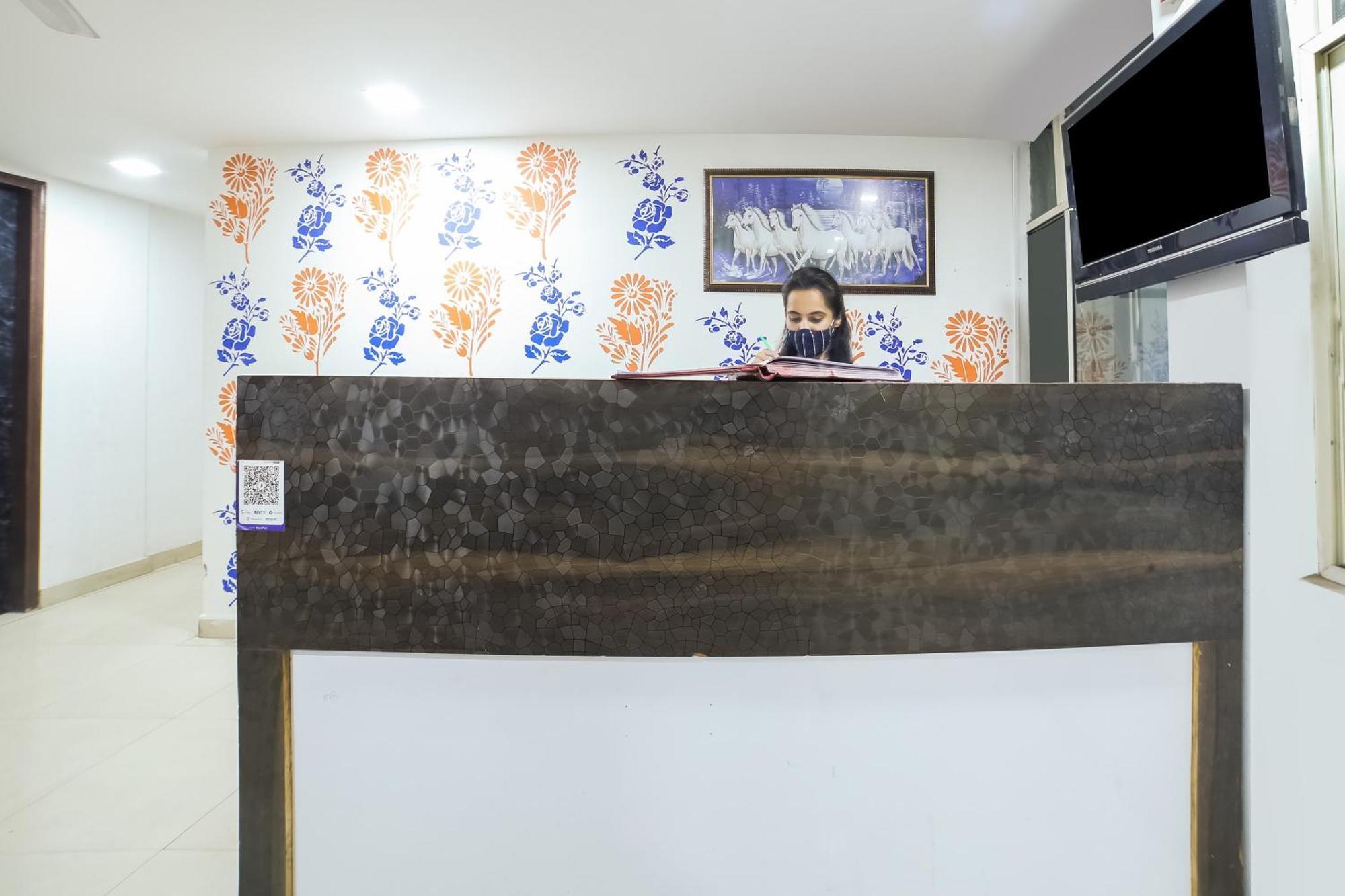 My Comfortable Hotel New Delhi Buitenkant foto