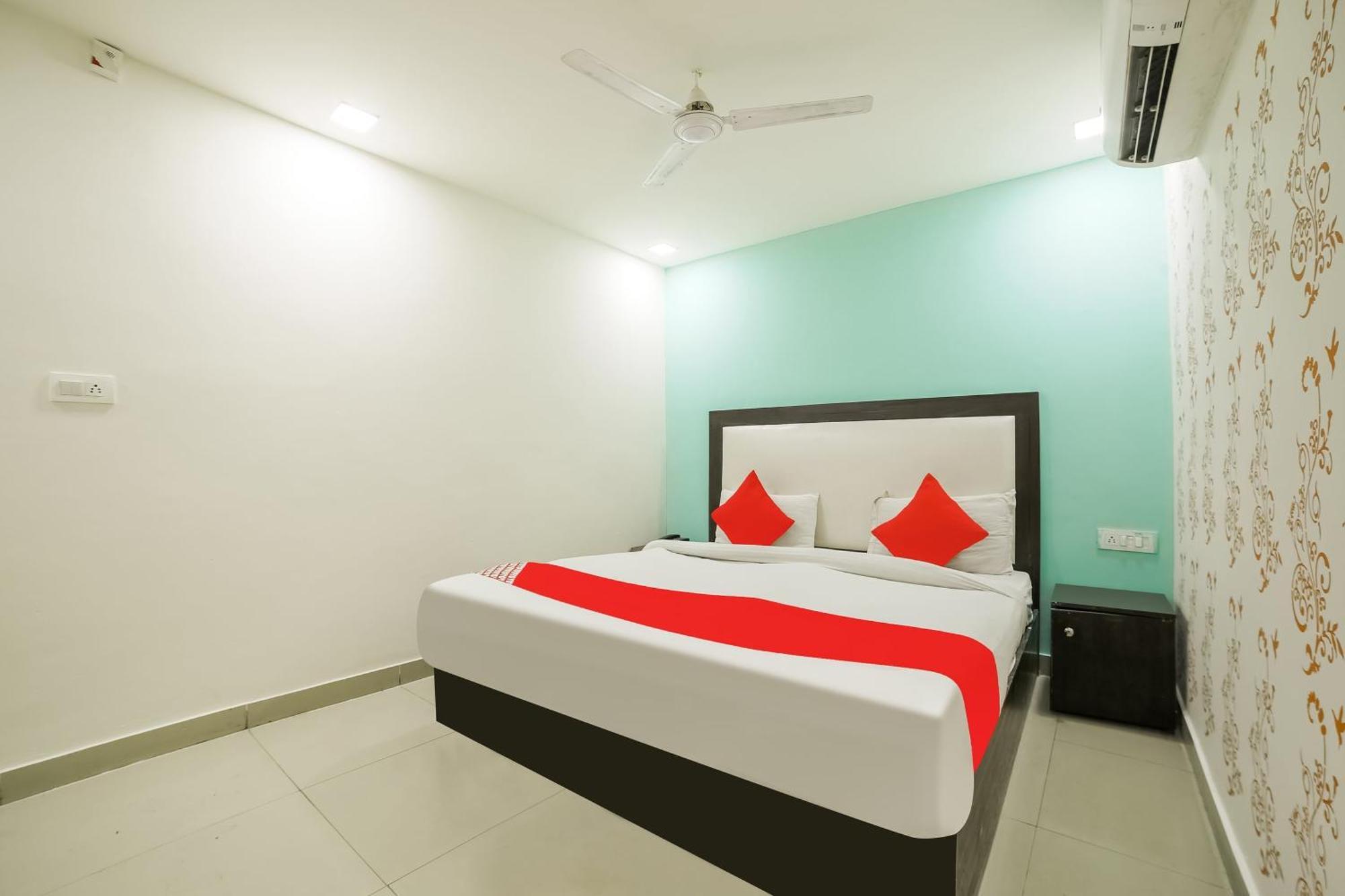 My Comfortable Hotel New Delhi Buitenkant foto
