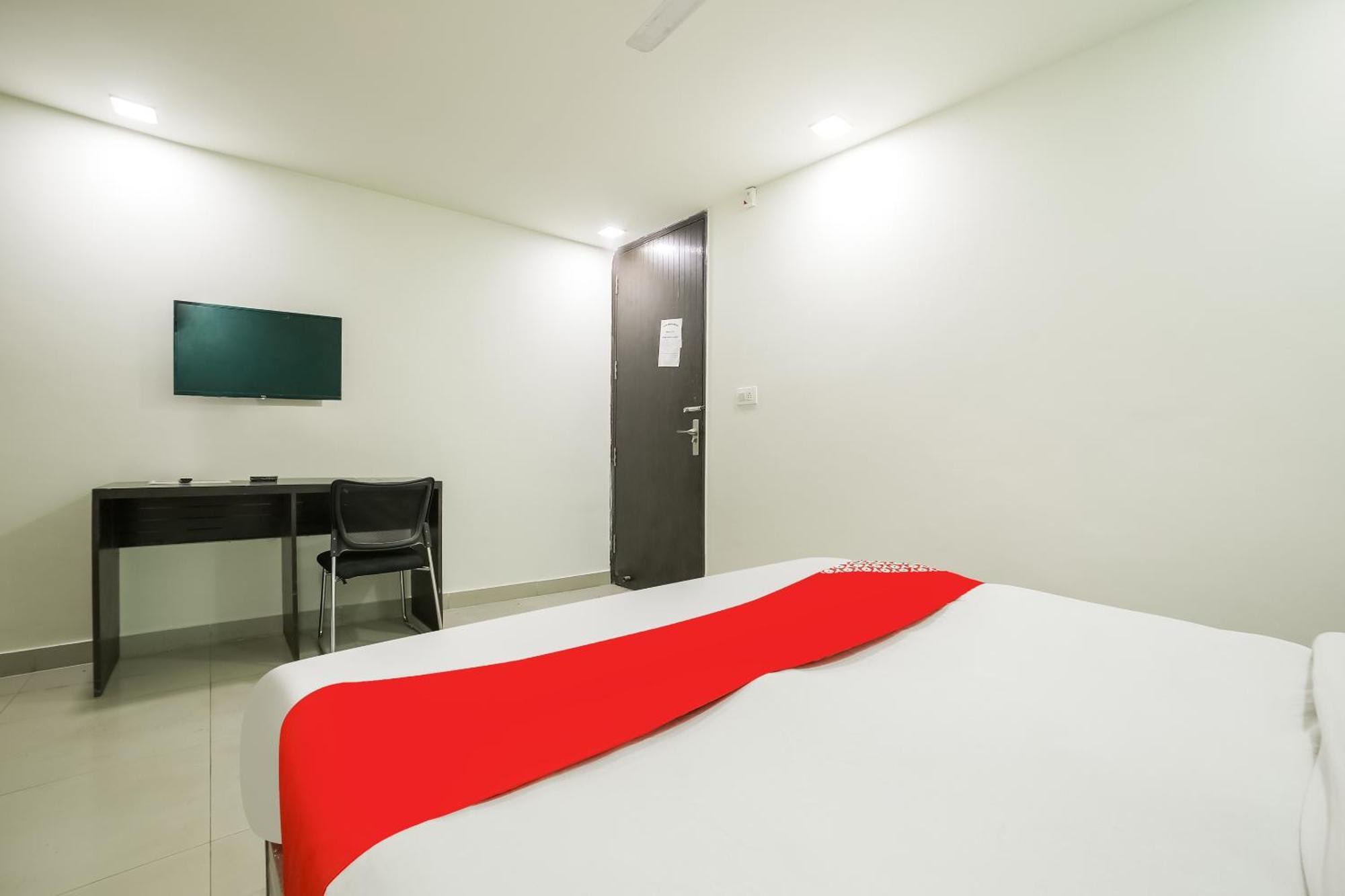 My Comfortable Hotel New Delhi Buitenkant foto