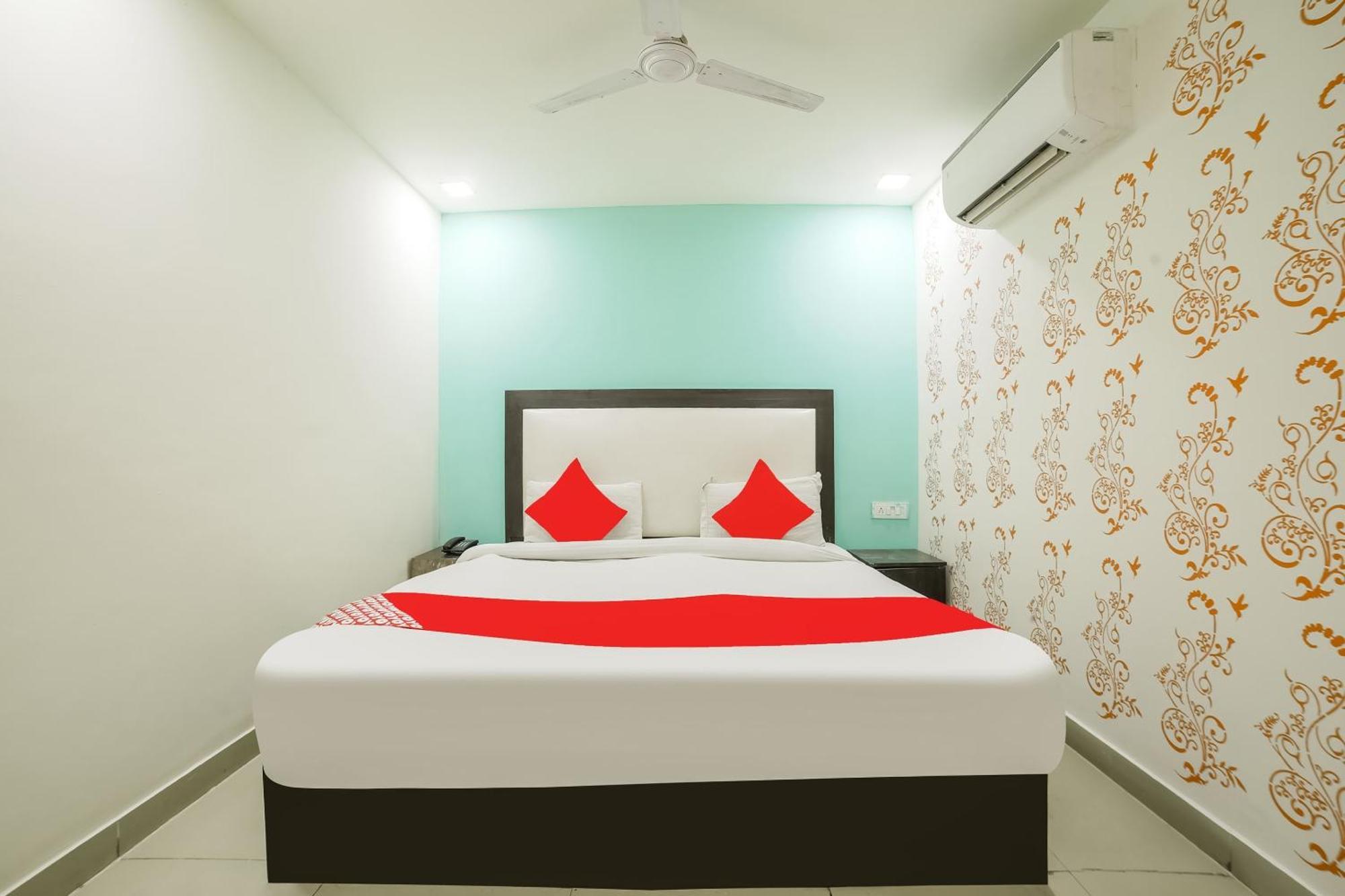 My Comfortable Hotel New Delhi Buitenkant foto