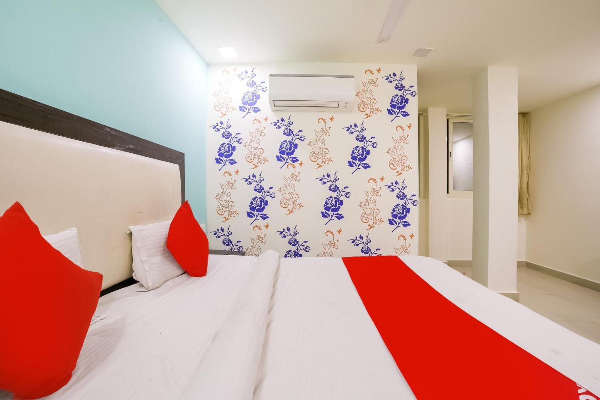 My Comfortable Hotel New Delhi Buitenkant foto