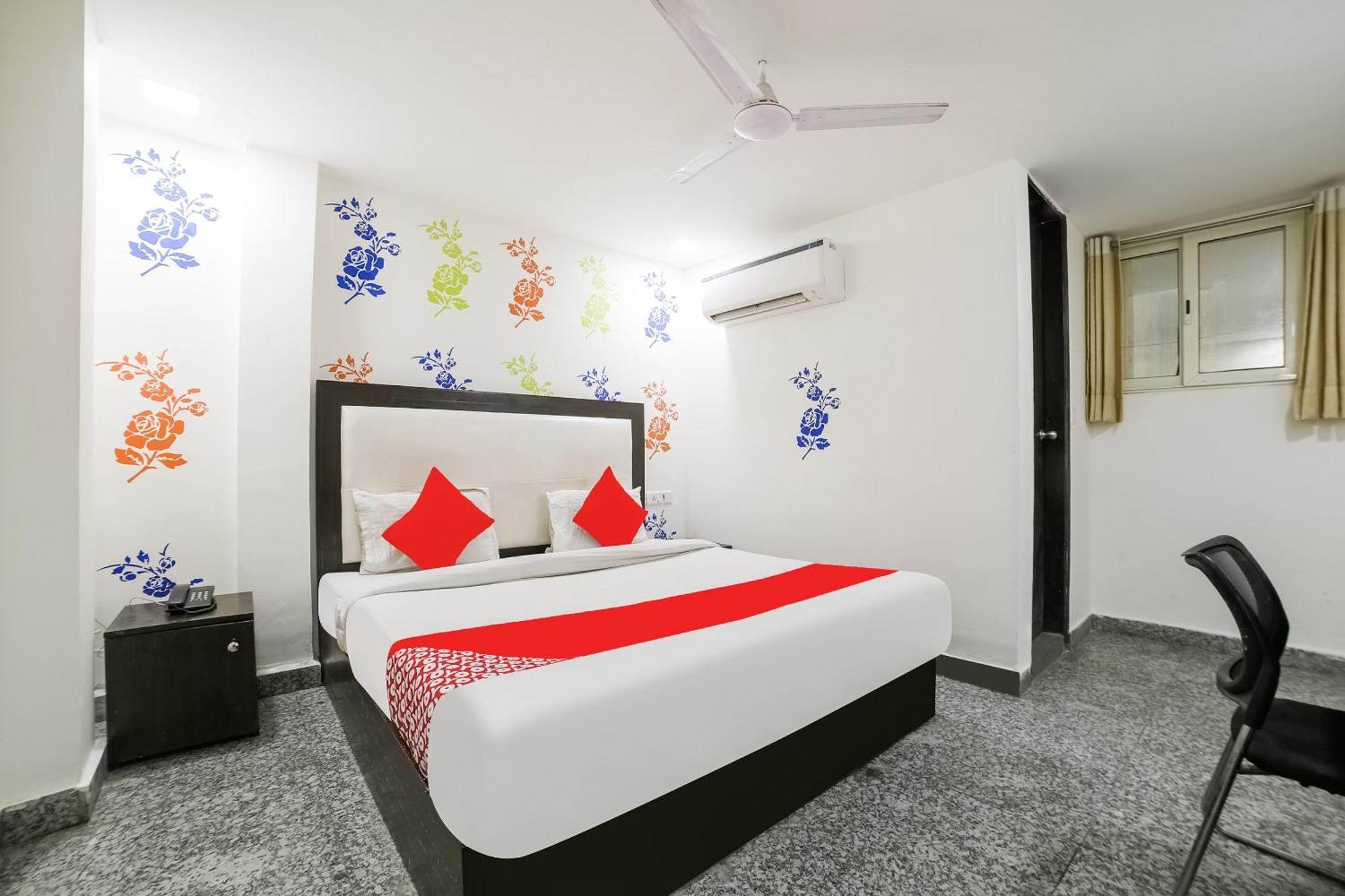 My Comfortable Hotel New Delhi Buitenkant foto