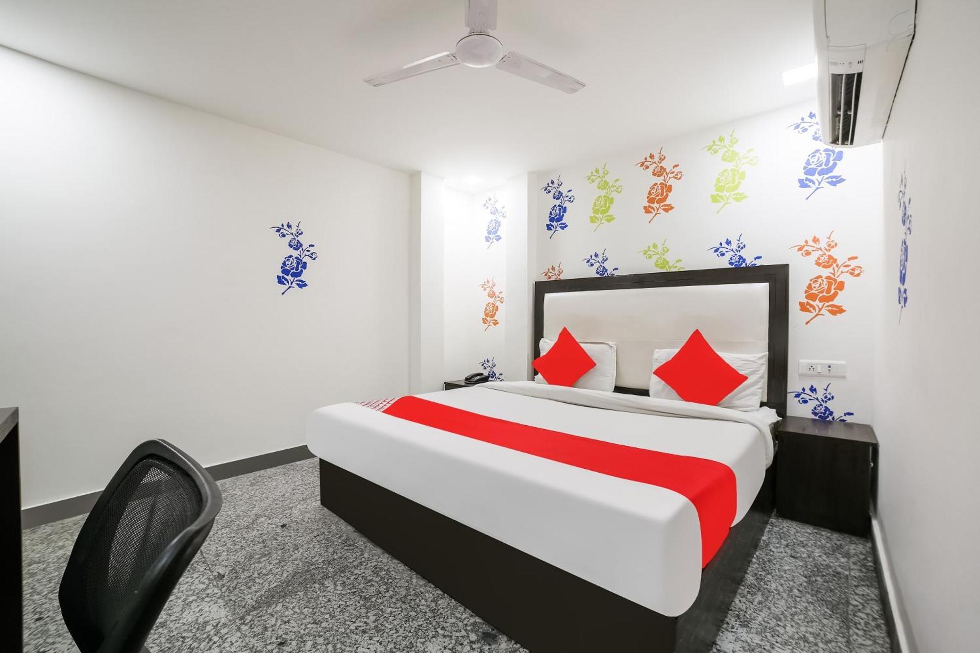 My Comfortable Hotel New Delhi Buitenkant foto