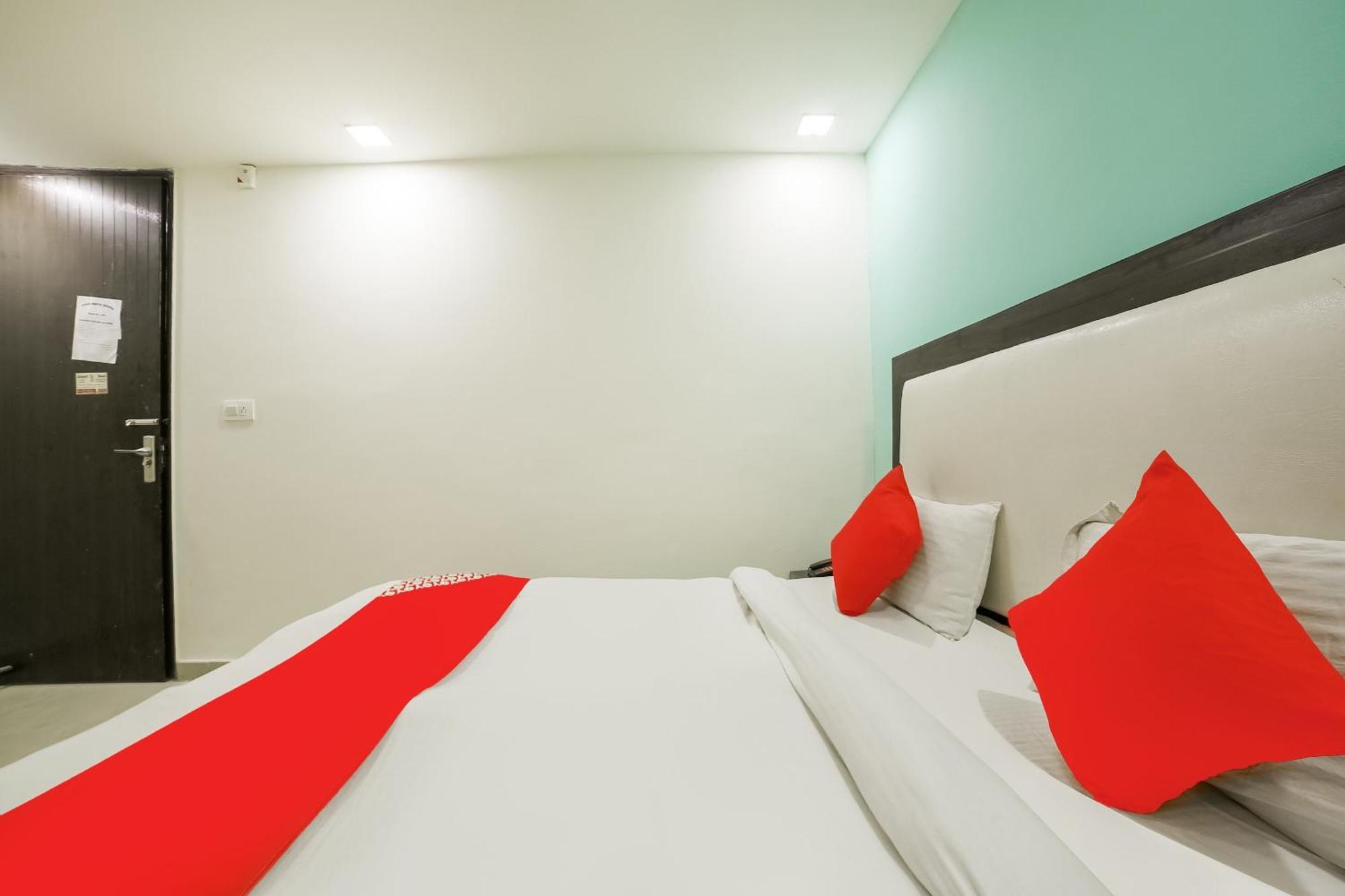 My Comfortable Hotel New Delhi Buitenkant foto